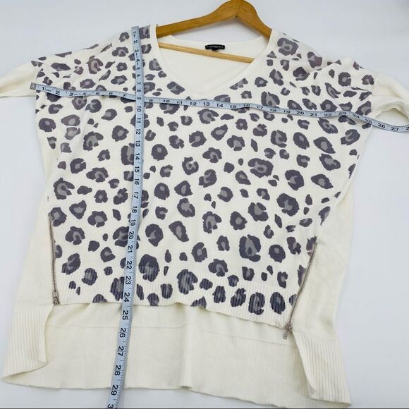 Express snow leopard cream gray print slouchy sweater with zippers size small - Picture 7 of 7